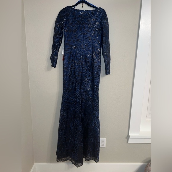 Mac Duggal 12412 NWT LONG SLEEVE RUCHED SEQUINED V-NECK GOWN - Picture 6 of 12